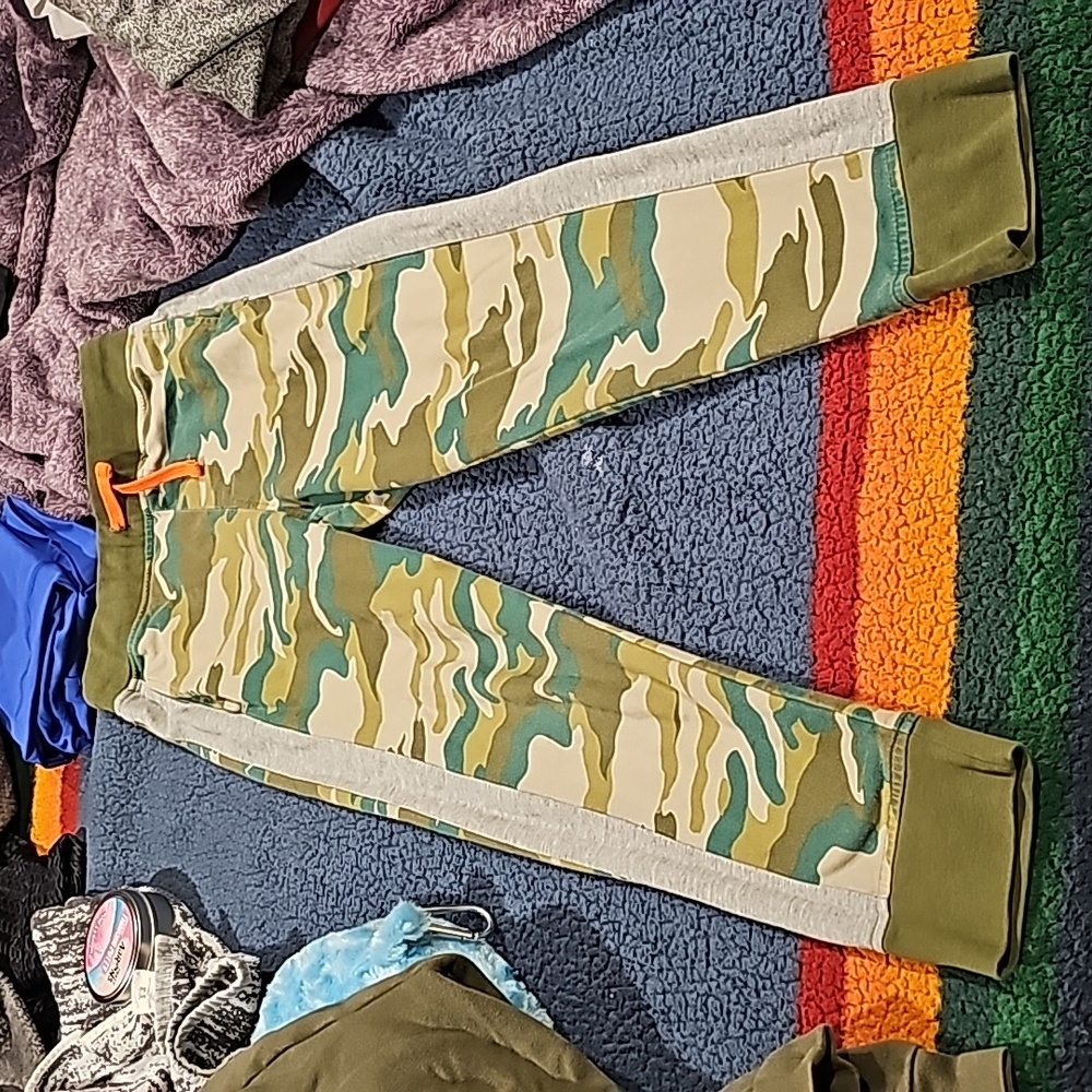 Look Crewcuts J Crew camo sweatpants boys fits like 10